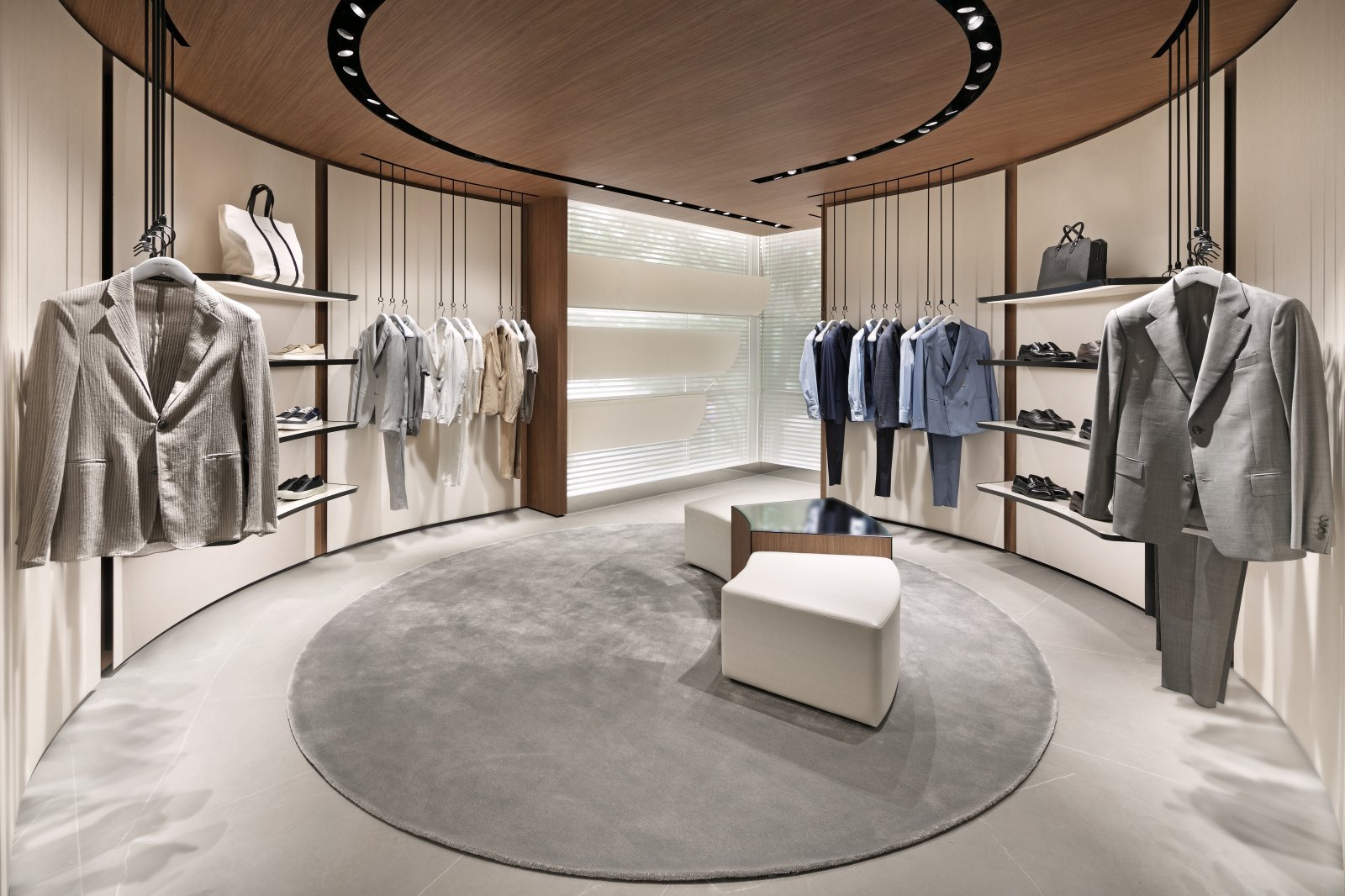 ホワイトカラーの限定品を狙え。エンポリオ アルマーニ国内最大級の